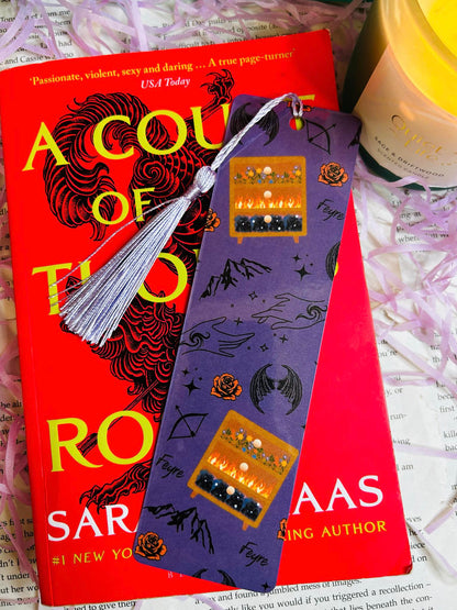 ACOTAR bookmark inspired by Feyre, with painted drawers, bat wings, stars, and mountains – symbolizing love, healing, and the Night Court.