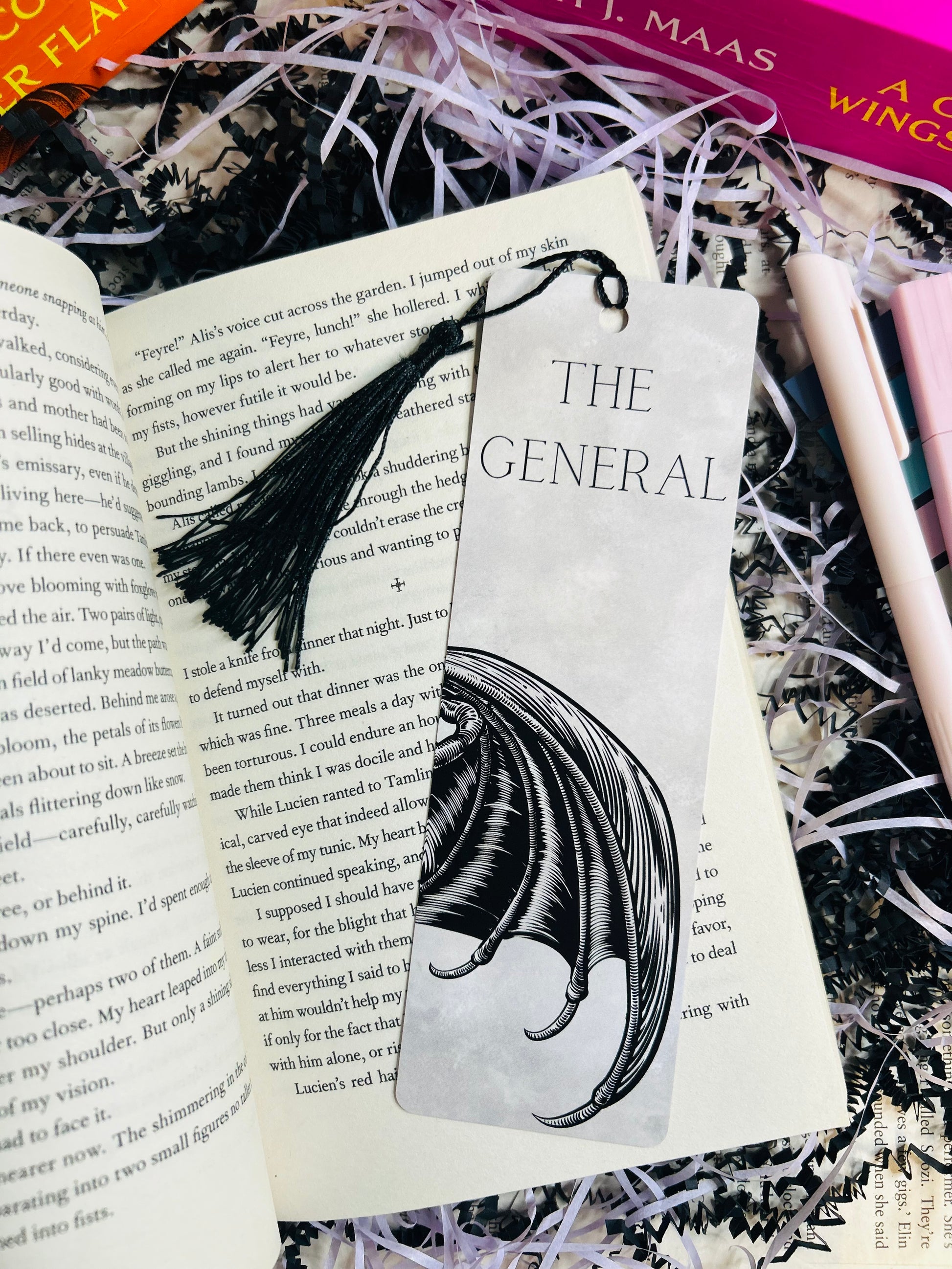 Cassian the General bookmark with wings and the quote ‘Hands on the headboard’ – spicy ACOTAR design for romantasy lovers.